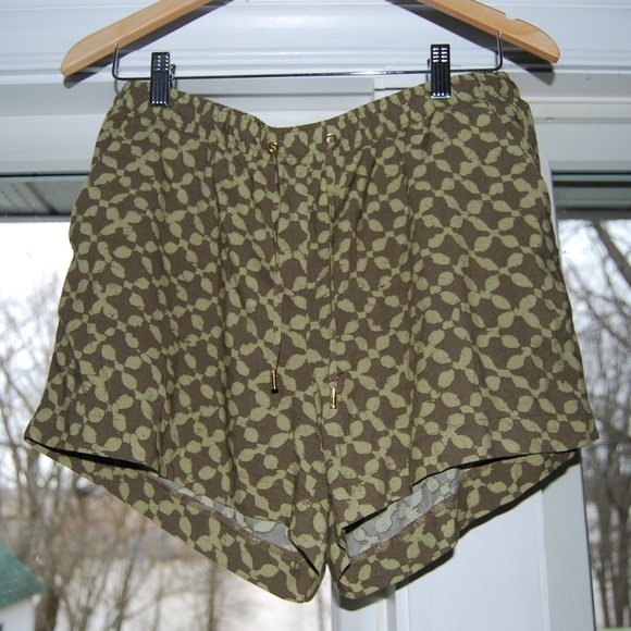 Michael Kors green printed shorts - Picture 2 of 5